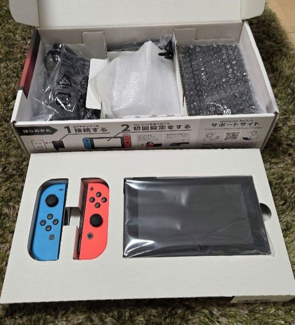 Nintendo Switch 本体　純正キャリングケース付