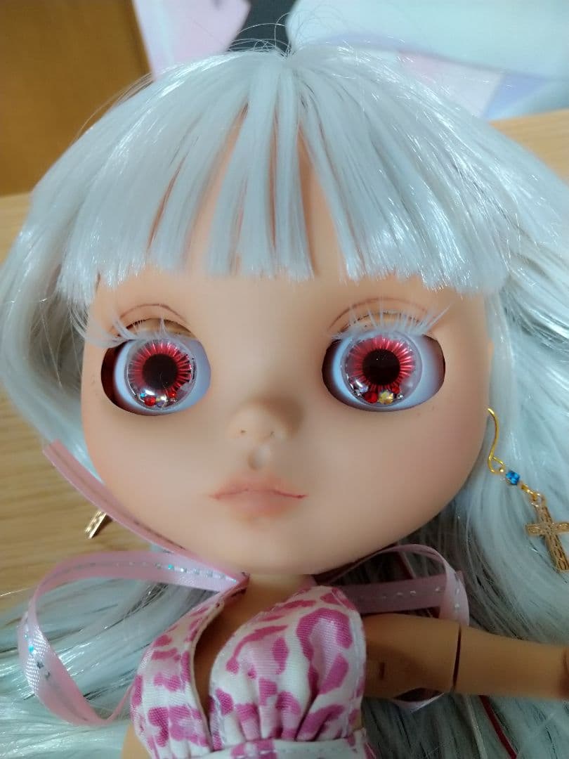 カスタム アイシードール　褐色 タン肌 シルバーブロンドヘア UVカット 洋服付