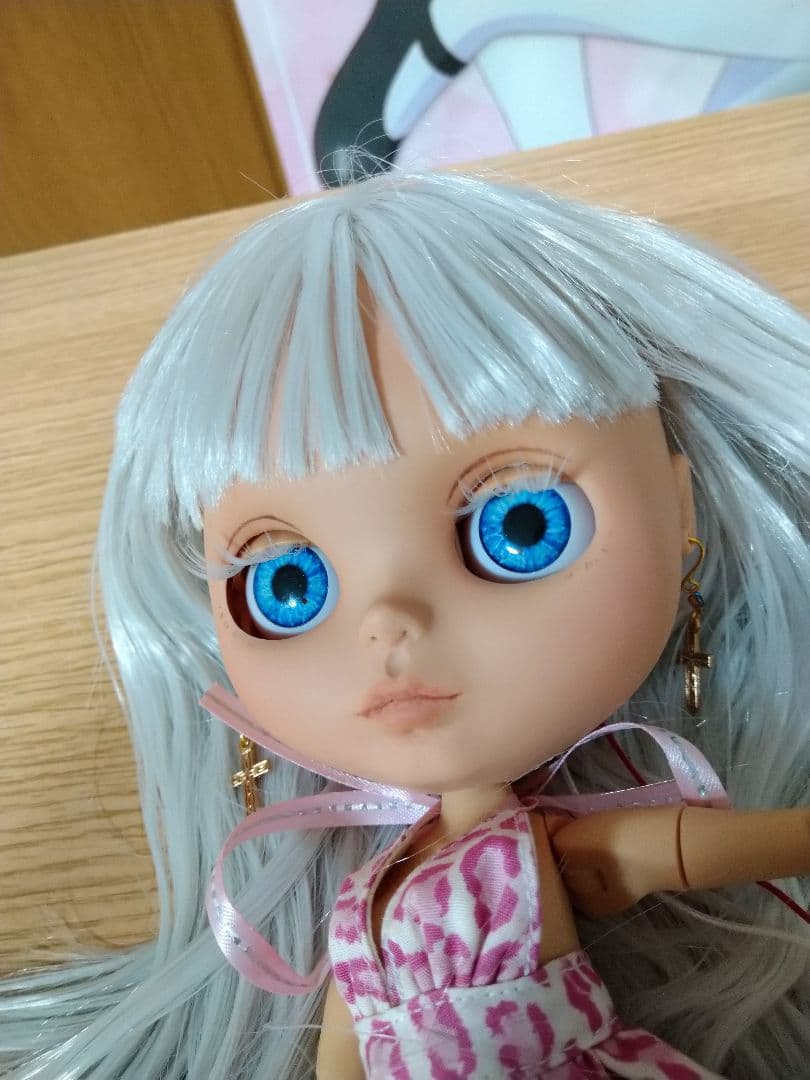 カスタム アイシードール　褐色 タン肌 シルバーブロンドヘア UVカット 洋服付