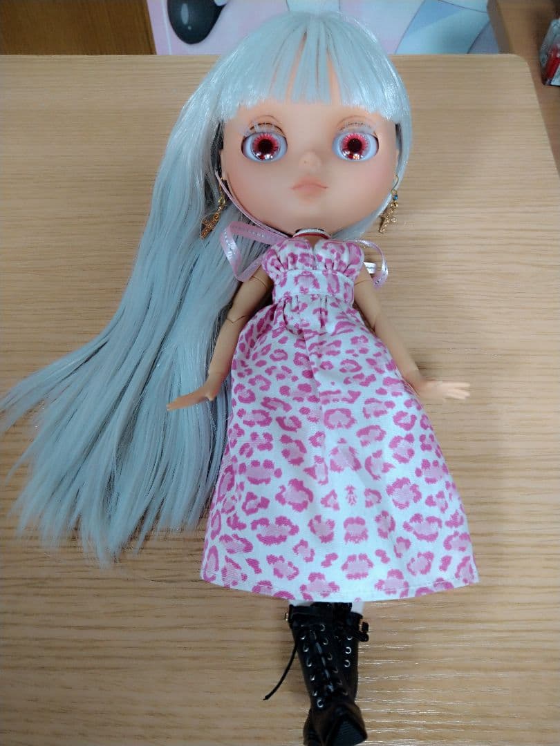 カスタム アイシードール　褐色 タン肌 シルバーブロンドヘア UVカット 洋服付