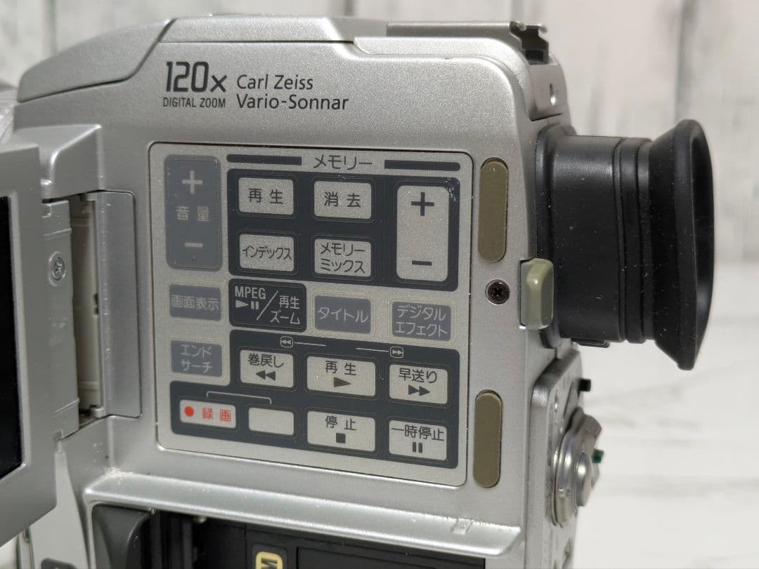 SONY　DCR-PC110　MiniDV対応　ビデオカメラ
