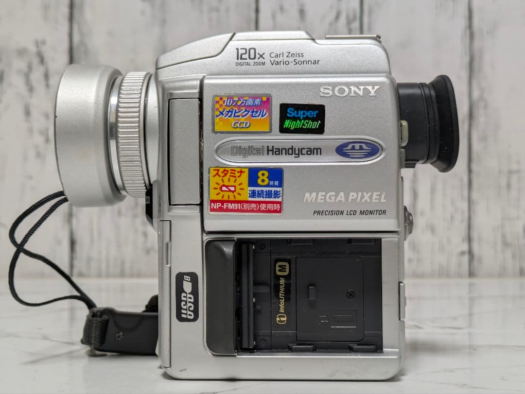 SONY　DCR-PC110　MiniDV対応　ビデオカメラ