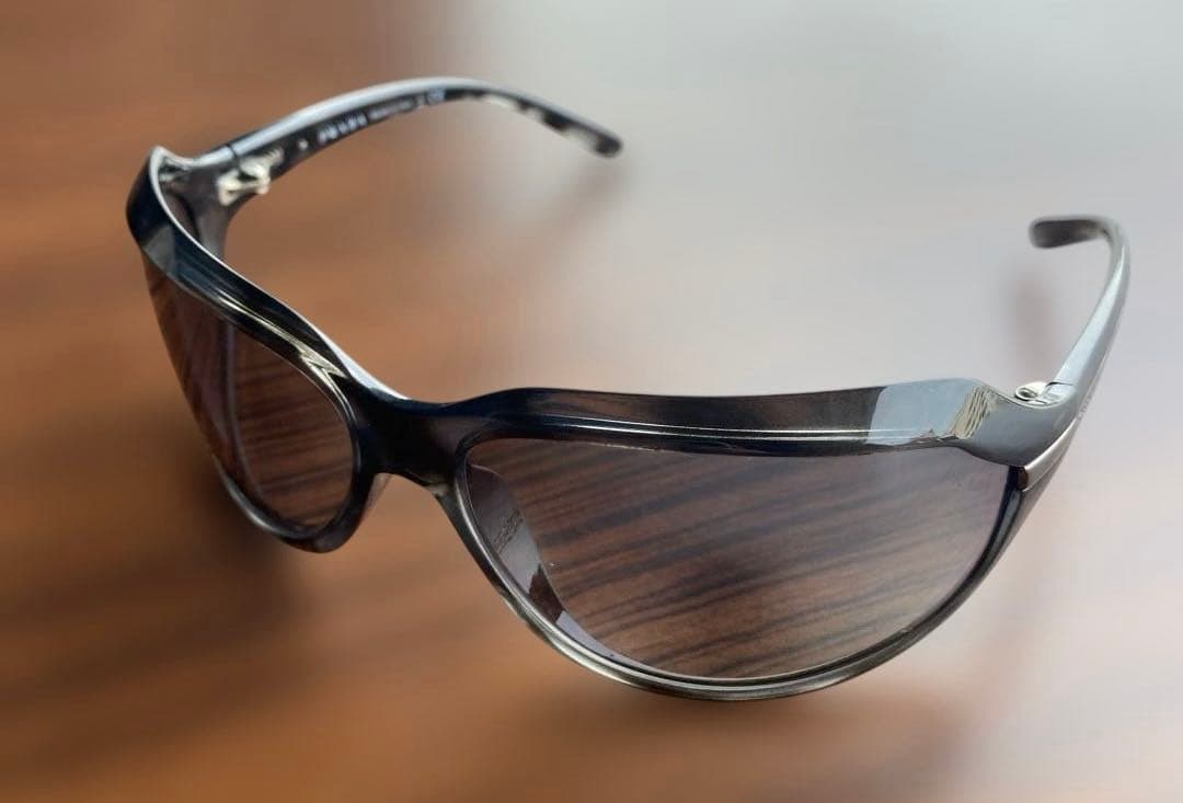 PRADA（プラダ）サングラス　グレー　べっこう柄　黒　SPR14G