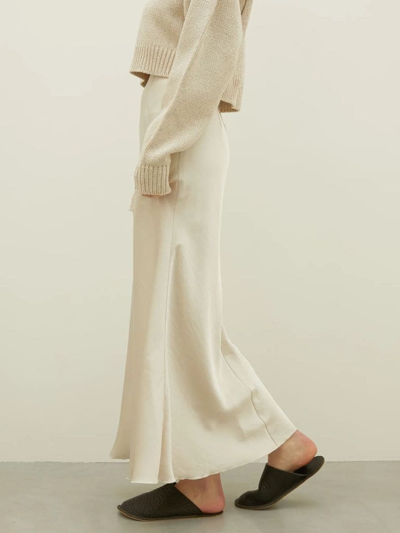 【LA PEAU DE GEM】no slit satin skirt 36