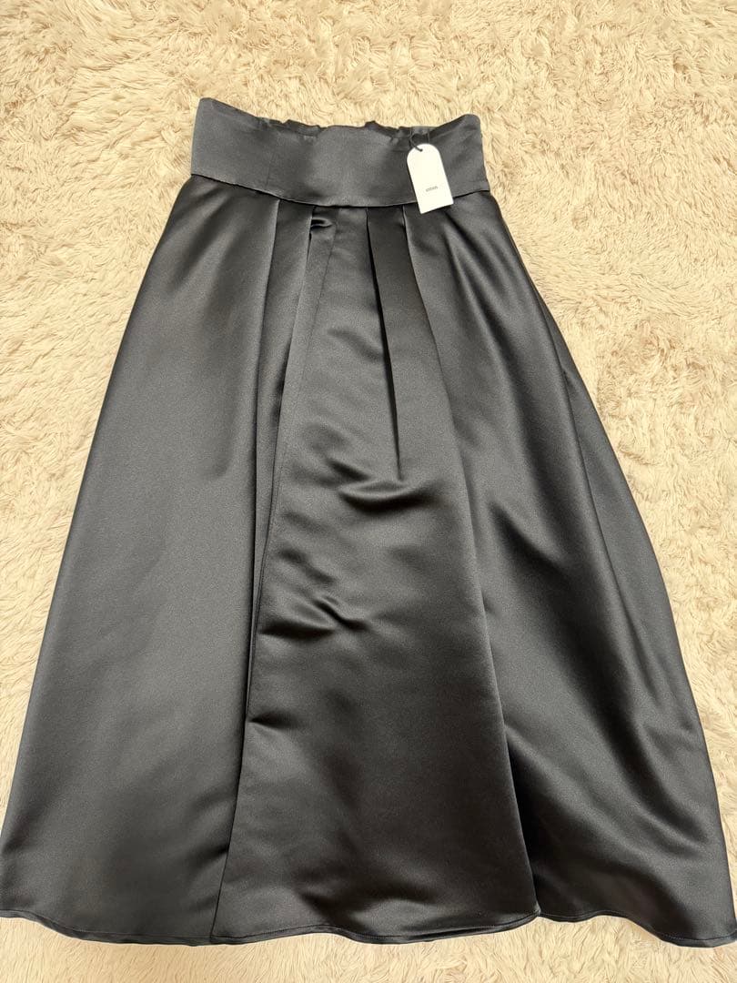 新品・紙タグ付　emm the shop tsuya volume skirt