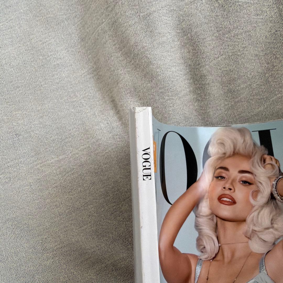 VOGUE 5月号 SABRINA CARPENTER