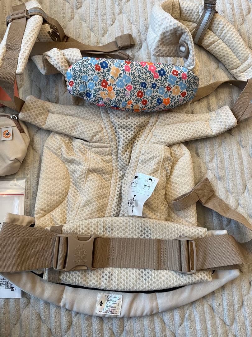 ergobaby OMNI breeze 抱っこひも ベージュ・フローラル