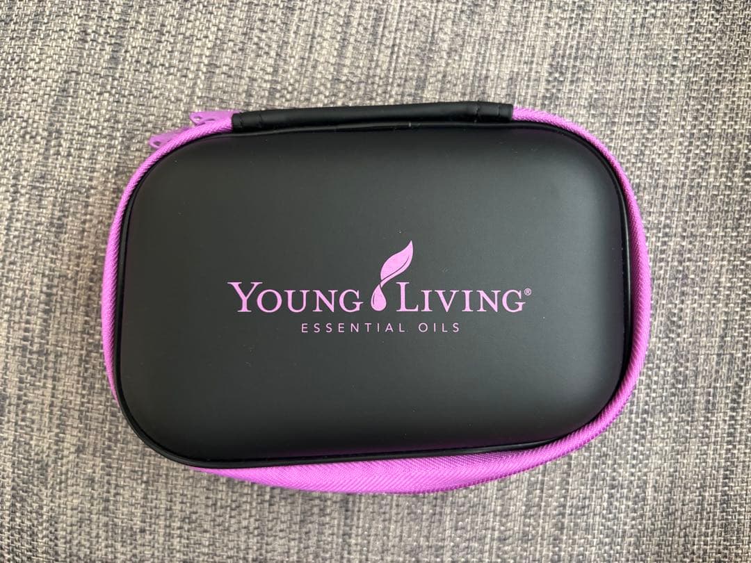 Young Living エッセンシャルオイル 7本セット　オイルケース付き