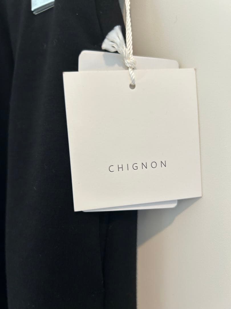 CHIGNON ブラック ポンチタイトスカート新品
