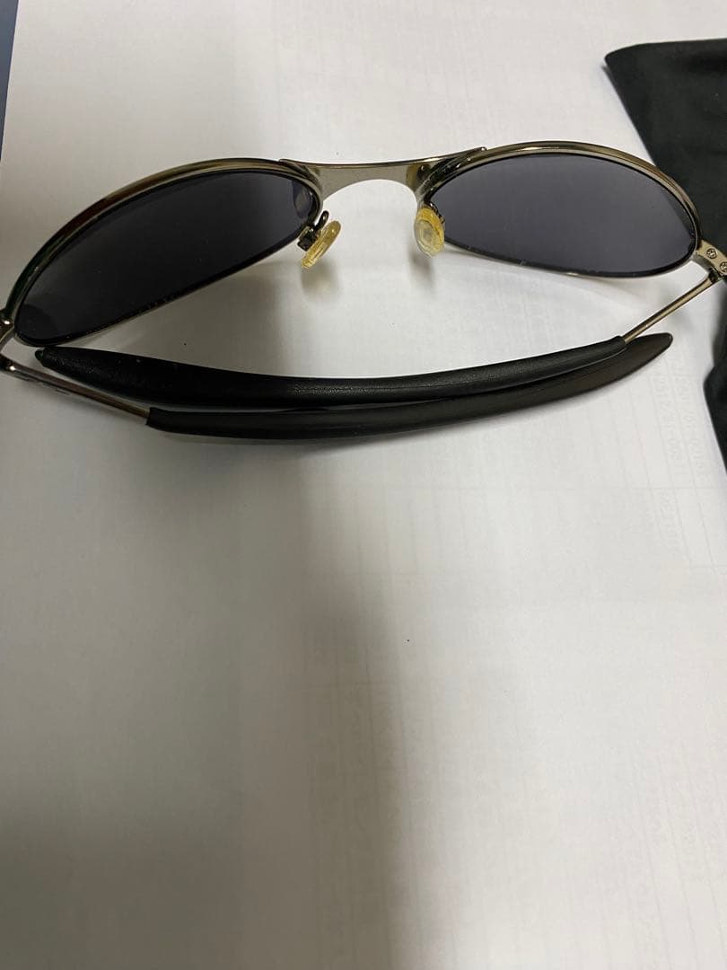 OAKLEYブラックメタルオーバルサングラス