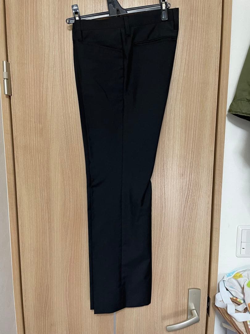 黒のスーツセット（ジャケット+スラックス）