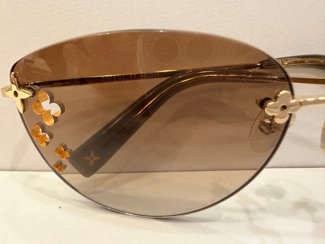 LOUIS VUITTON サングラス キャットアイ Z0051U