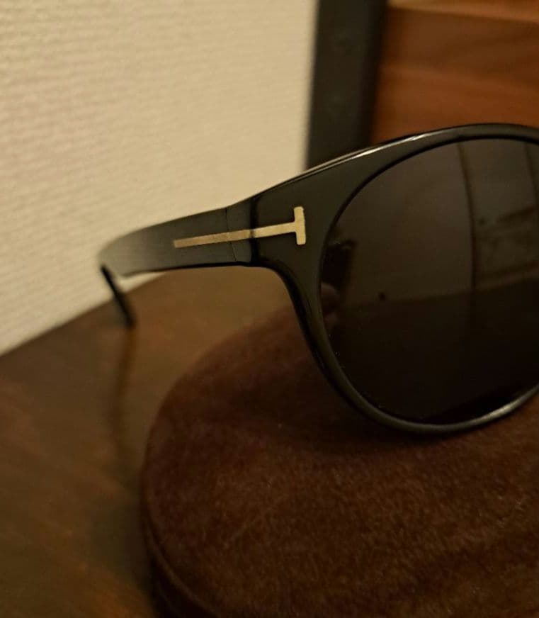 美品 TOM FORD サングラス TF522-01 トムフォード