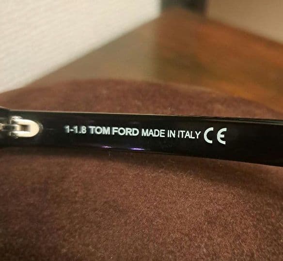 美品 TOM FORD サングラス TF522-01 トムフォード