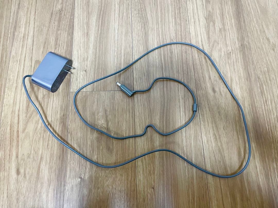 [中古] Dyson V8 Absolute 掃除機と付属パーツ
