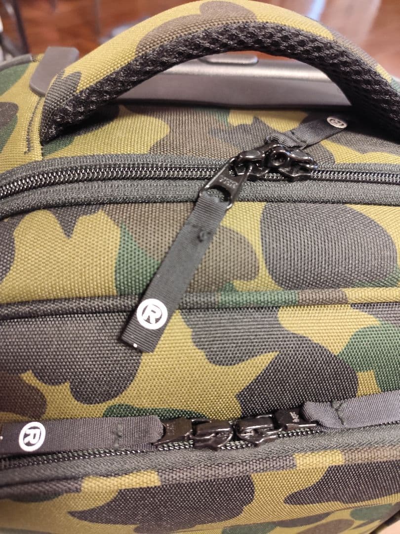 APE 1ST CAMO キャリーバッグ　エイプ　スーツケース　極美品