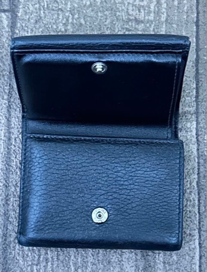 【国内正規品‼️】PRADA 三つ折り財布　BLACK レザー