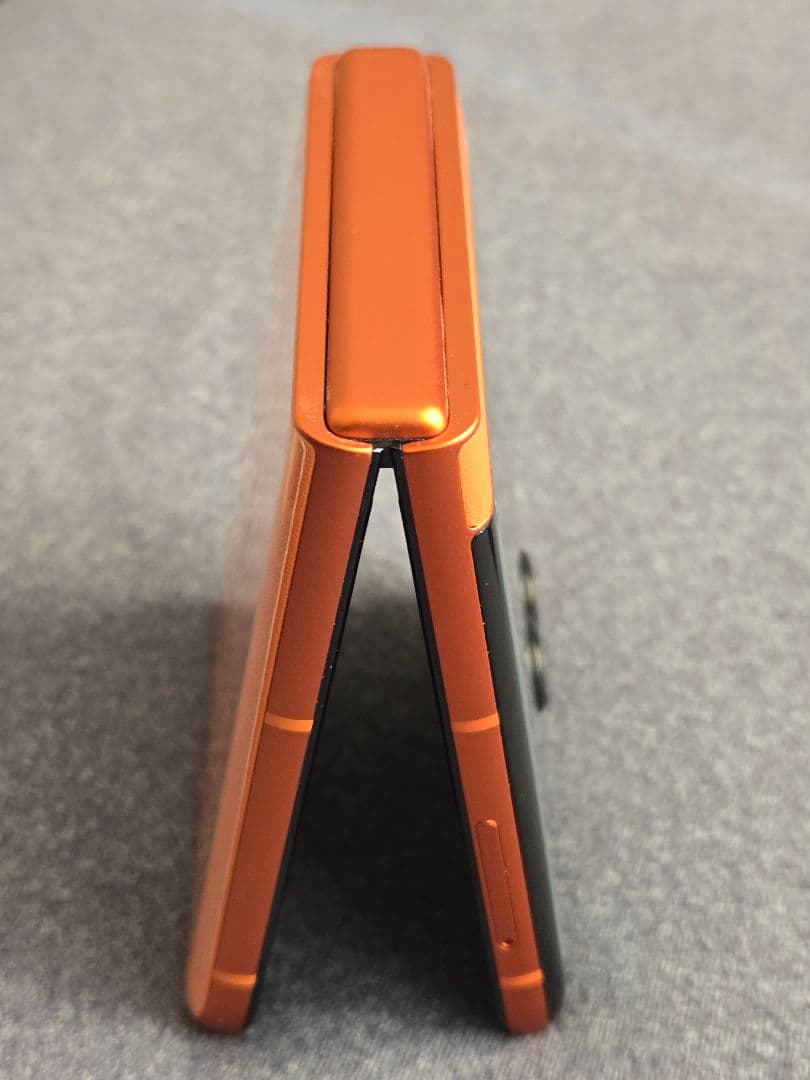【期間限定】ソフトバンク Motorola razr50s
