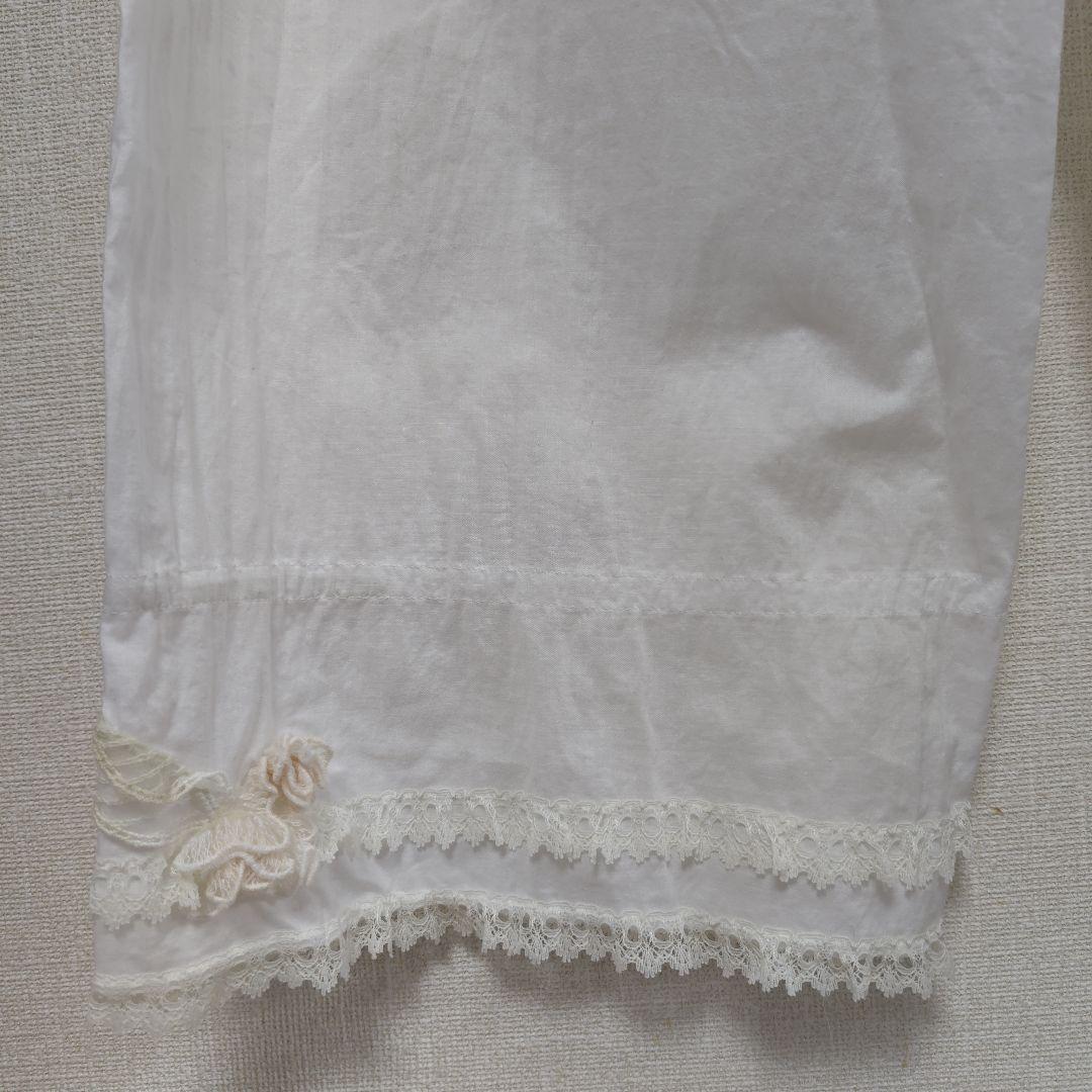 再お値下げヒスクローネ　さえら　花柄刺繍フリル付きホワイトパジャマ上下セット