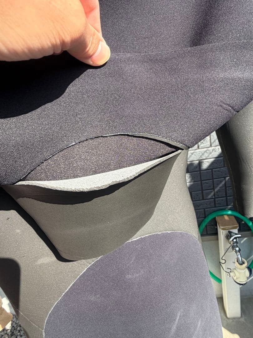 セミドライスーツ ダークグレー ピンク