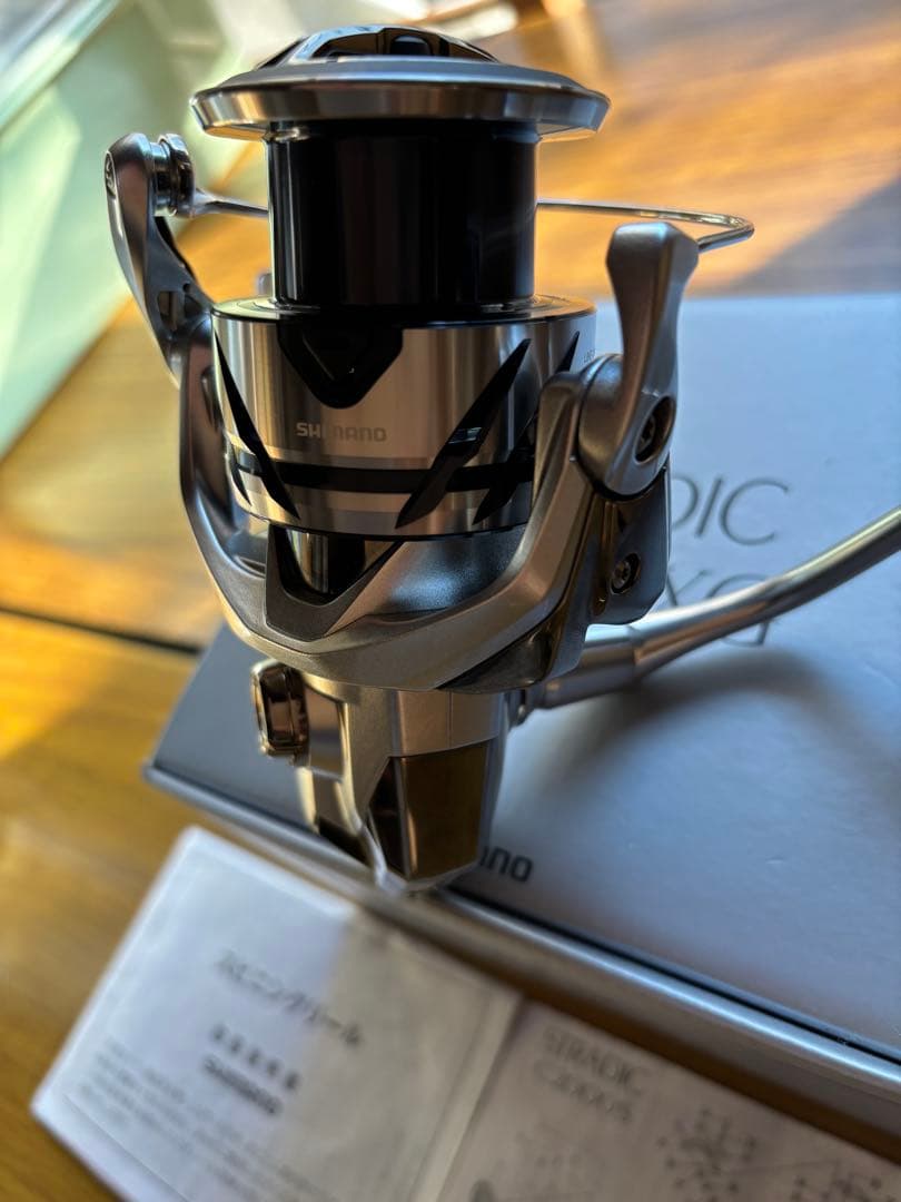 【美品】シマノ スピニングリール 23 ストラディック 4000XG