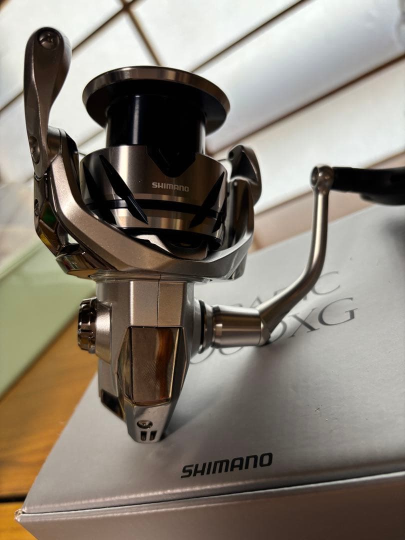 【美品】シマノ スピニングリール 23 ストラディック 4000XG