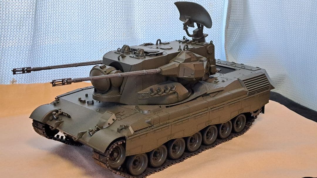 ゲパルト・西ドイツ対空戦車　タミヤ1/16 ラジコン（ジャク品）ディスプレイ用