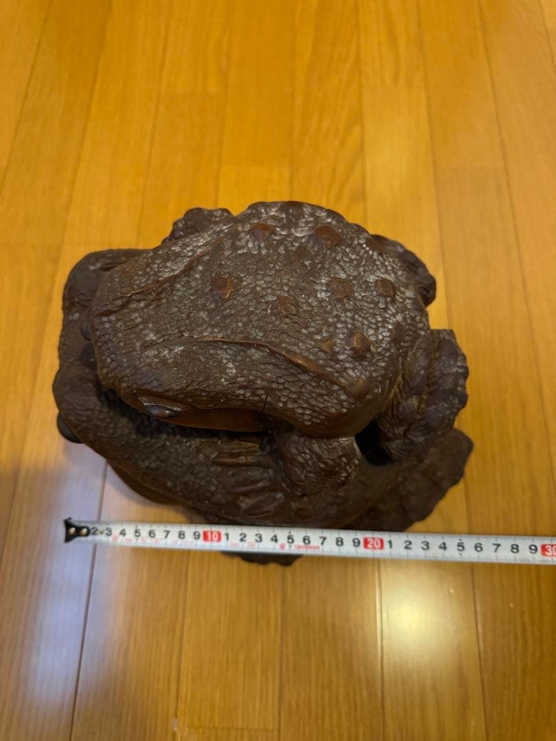 木製カエル彫刻 約15cm