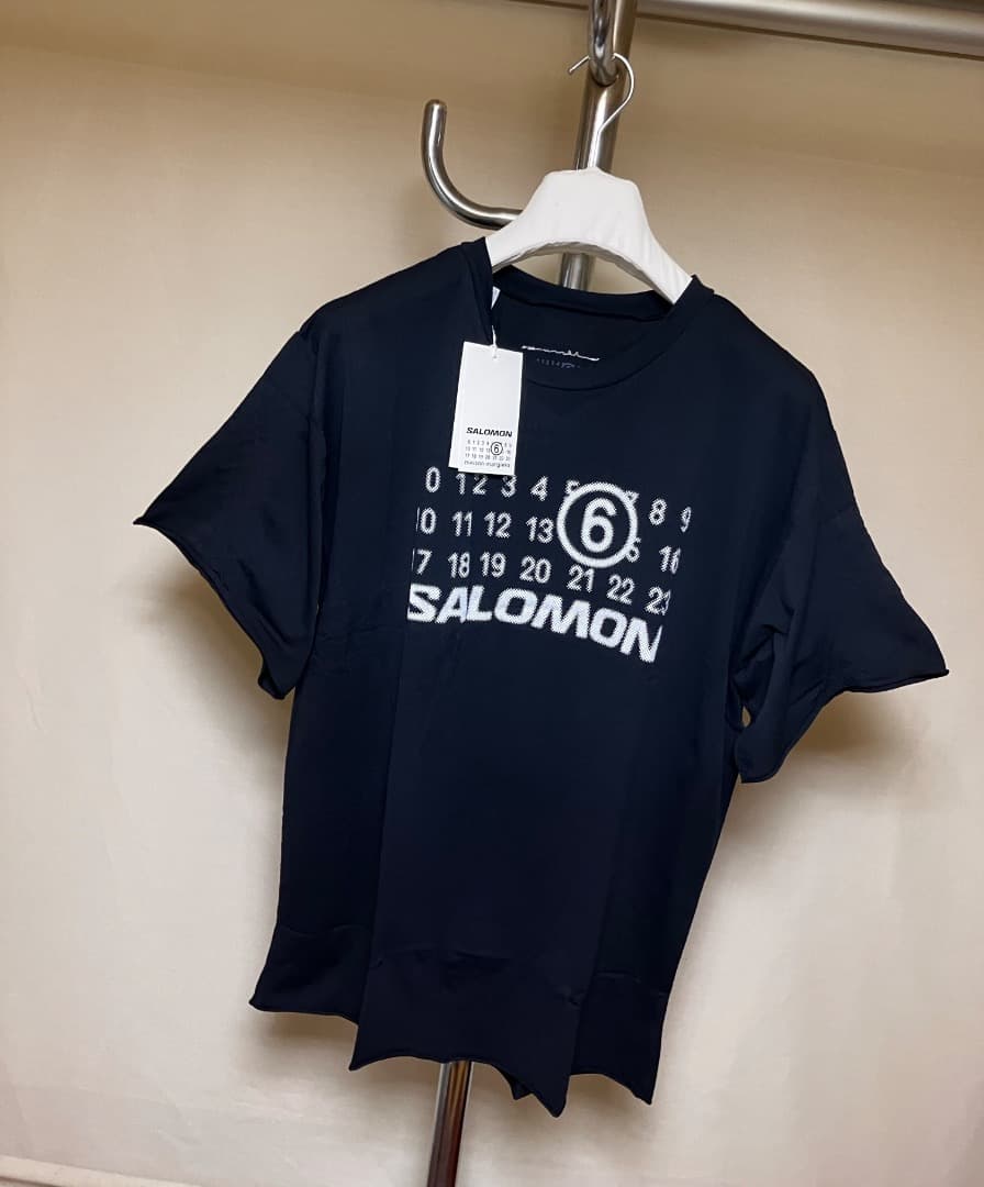 新品 M 25ss マルジェラ mm6 salomonコラボTシャツ 17985