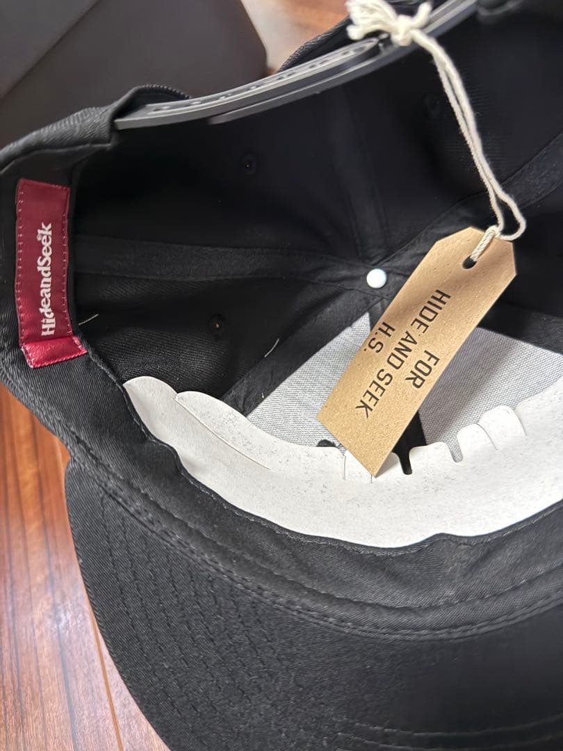 新品 HIDE AND SEEK × Toru Nishiura Cap 黒
