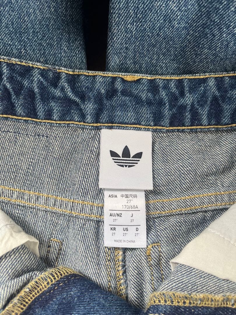 adidas ルーズ　デニムパンツ　アディダス