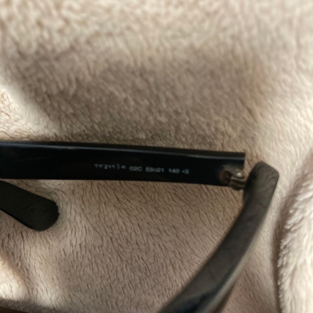 TOM FORD ブラックサングラス TF 211