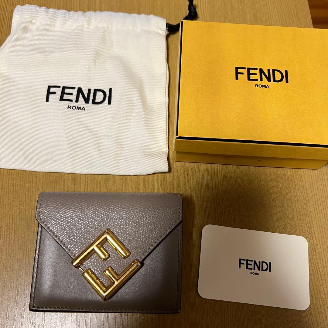FENDI 三つ折り財布