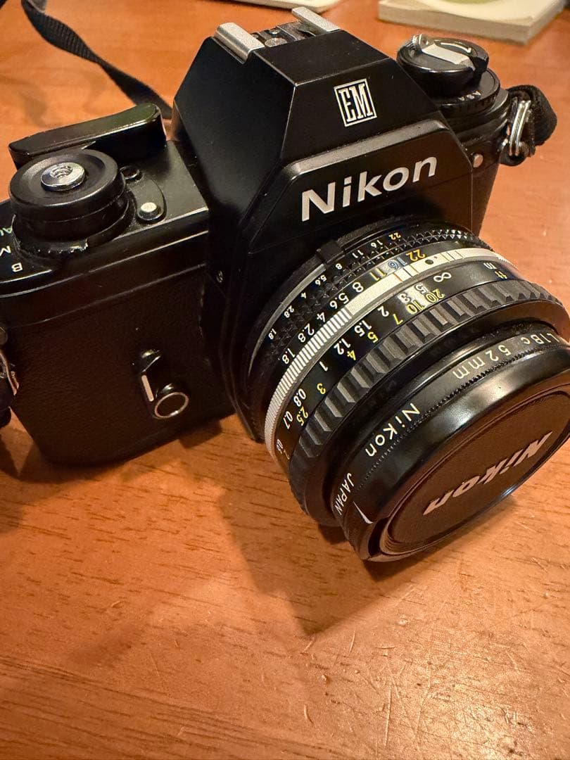 Nikon EM 本体+50mm f1.8 レンズ+L1Bcフィルター&取説付き