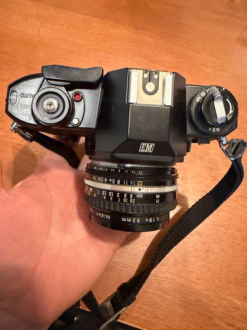 Nikon EM 本体+50mm f1.8 レンズ+L1Bcフィルター&取説付き