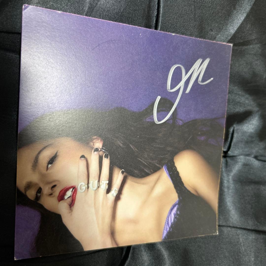 Olivia Rodrigo オリビア ロドリゴ GUTS 直筆 サイン 付き