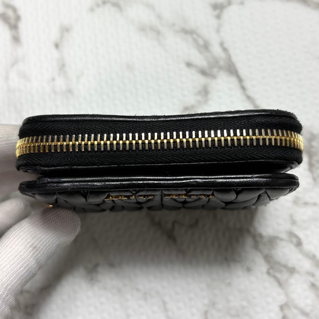 【美品】ミュウミュウ マテラッセ 二つ折り財布 ブラック ゴールド金具 レザー