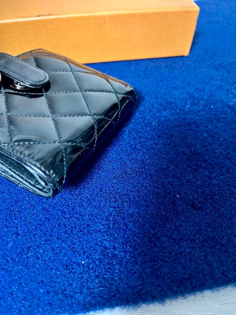 Y*o様 【正規品】CHANELシャネルパテントレザー　エナメル　折財布　ブラッ
