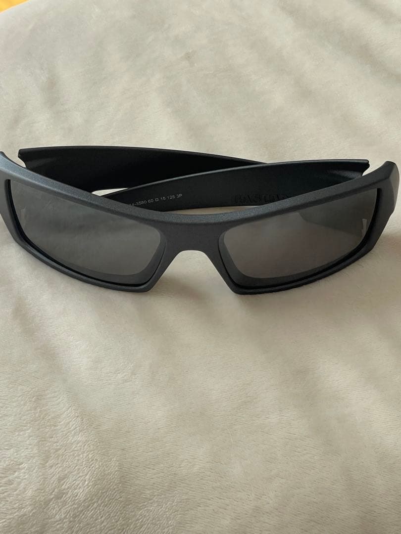 右車 Oakley スポーツサングラス ブラック 偏光レンズ