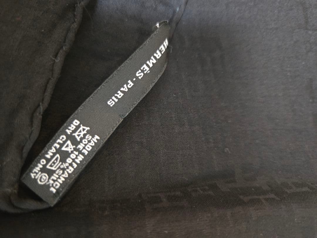 ま*る様 【極美品】HERMES シルク100% Hロゴ 大判ストール 黒