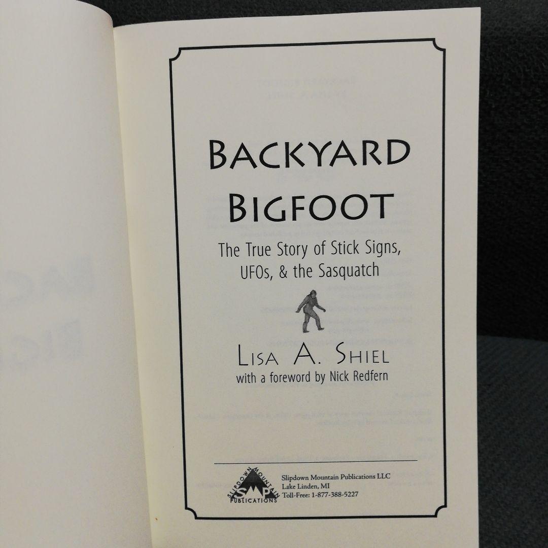 洋書 Backyard Bigfoot by Lisa Shiel