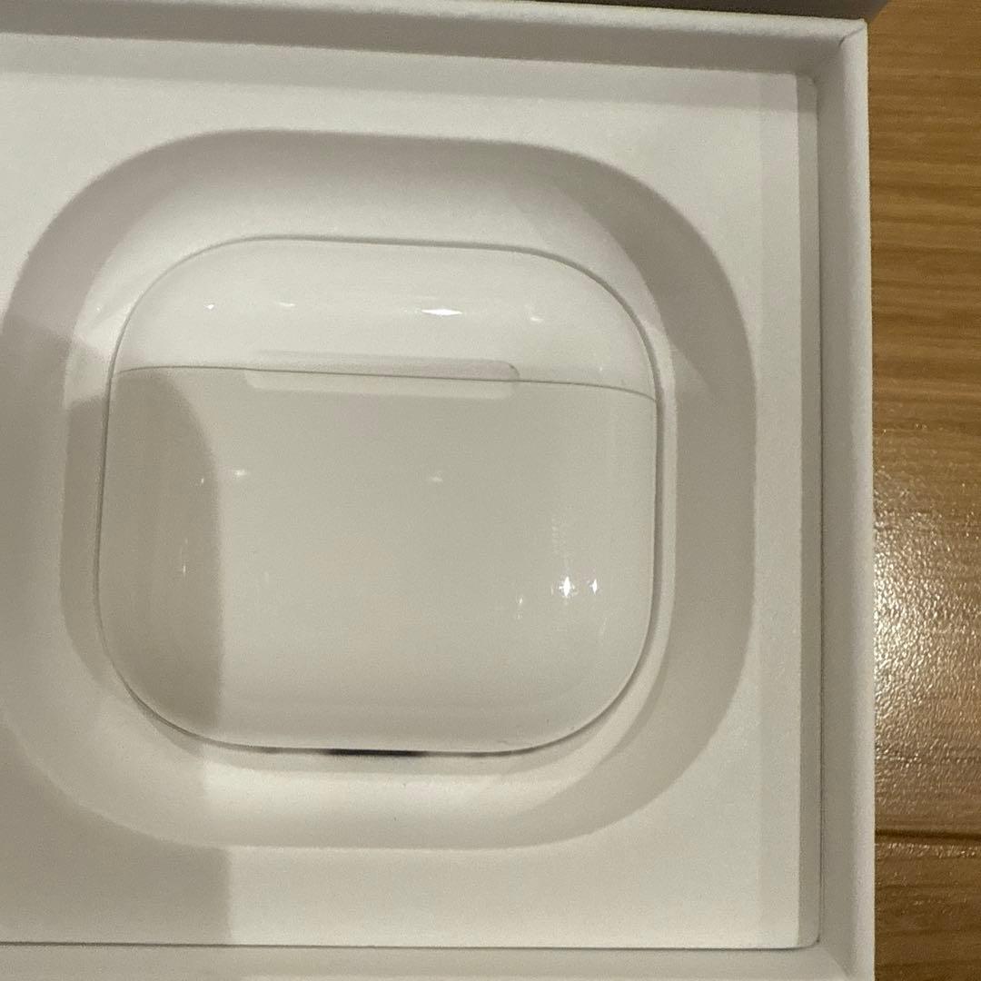 【新品同様】Apple AirPods 4 アクティブノイズ キャンセリング搭載