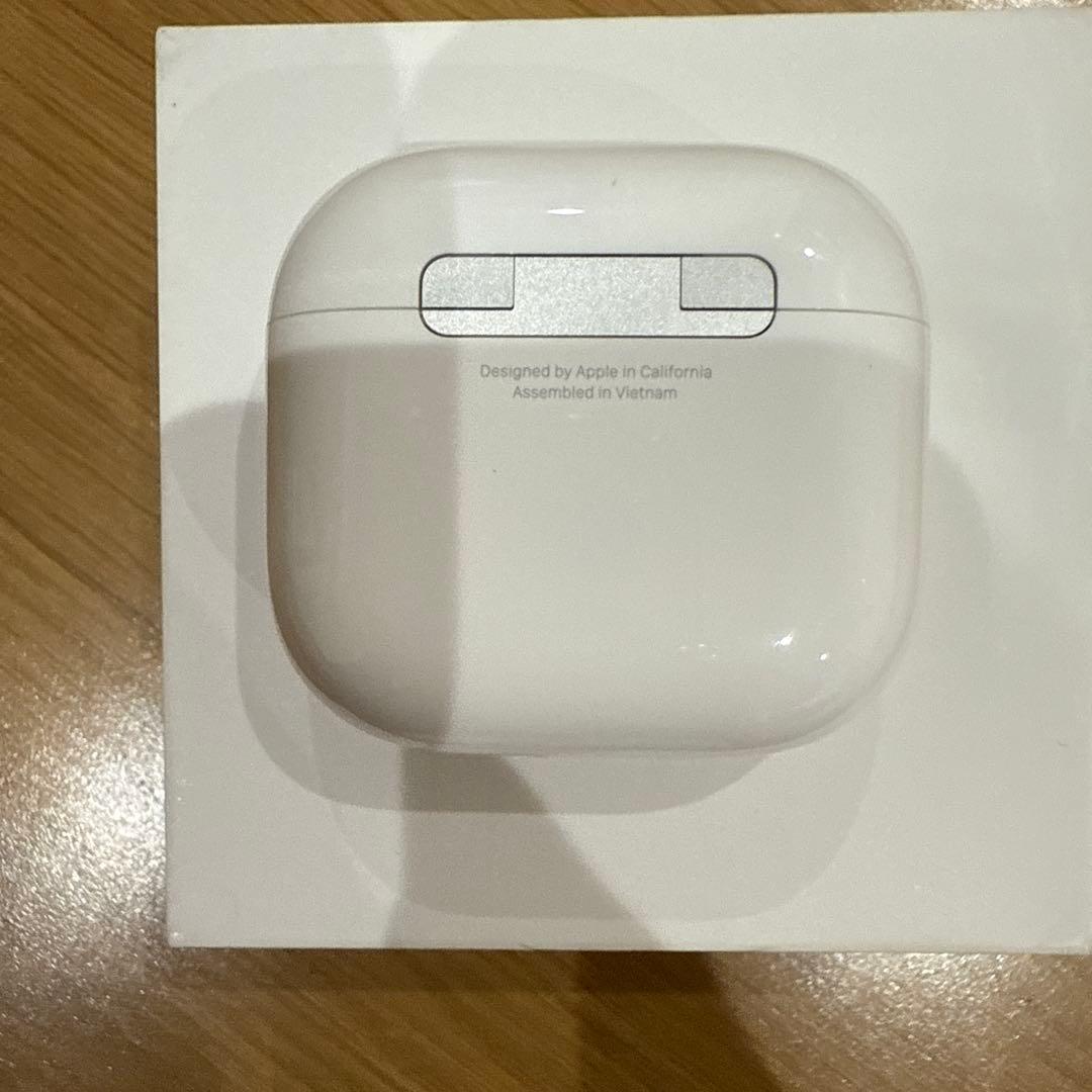 【新品同様】Apple AirPods 4 アクティブノイズ キャンセリング搭載