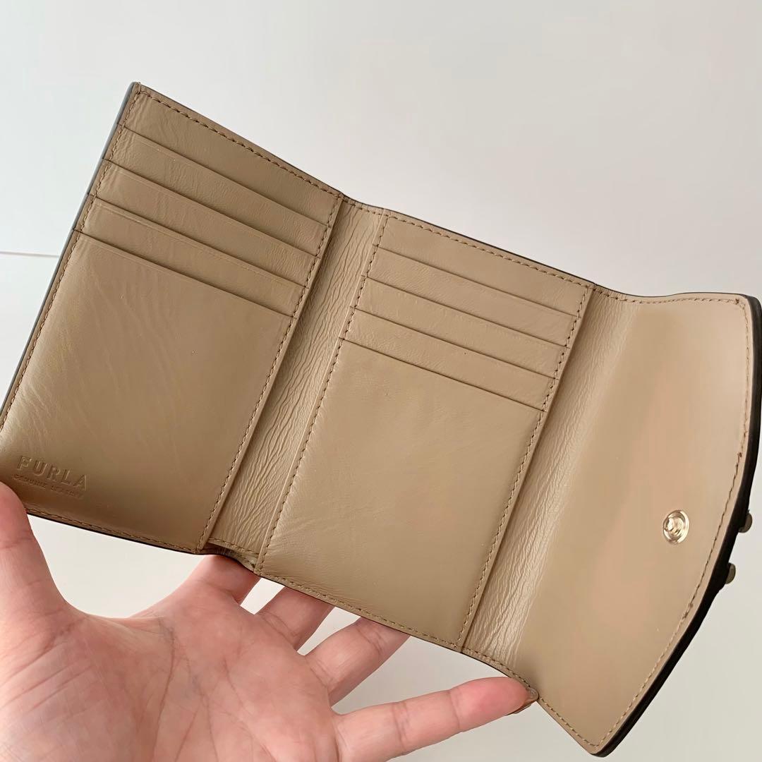 【FURLA】フルラ　三つ折り財布　プリムラ　コンパクトウォレット　アーチロゴ