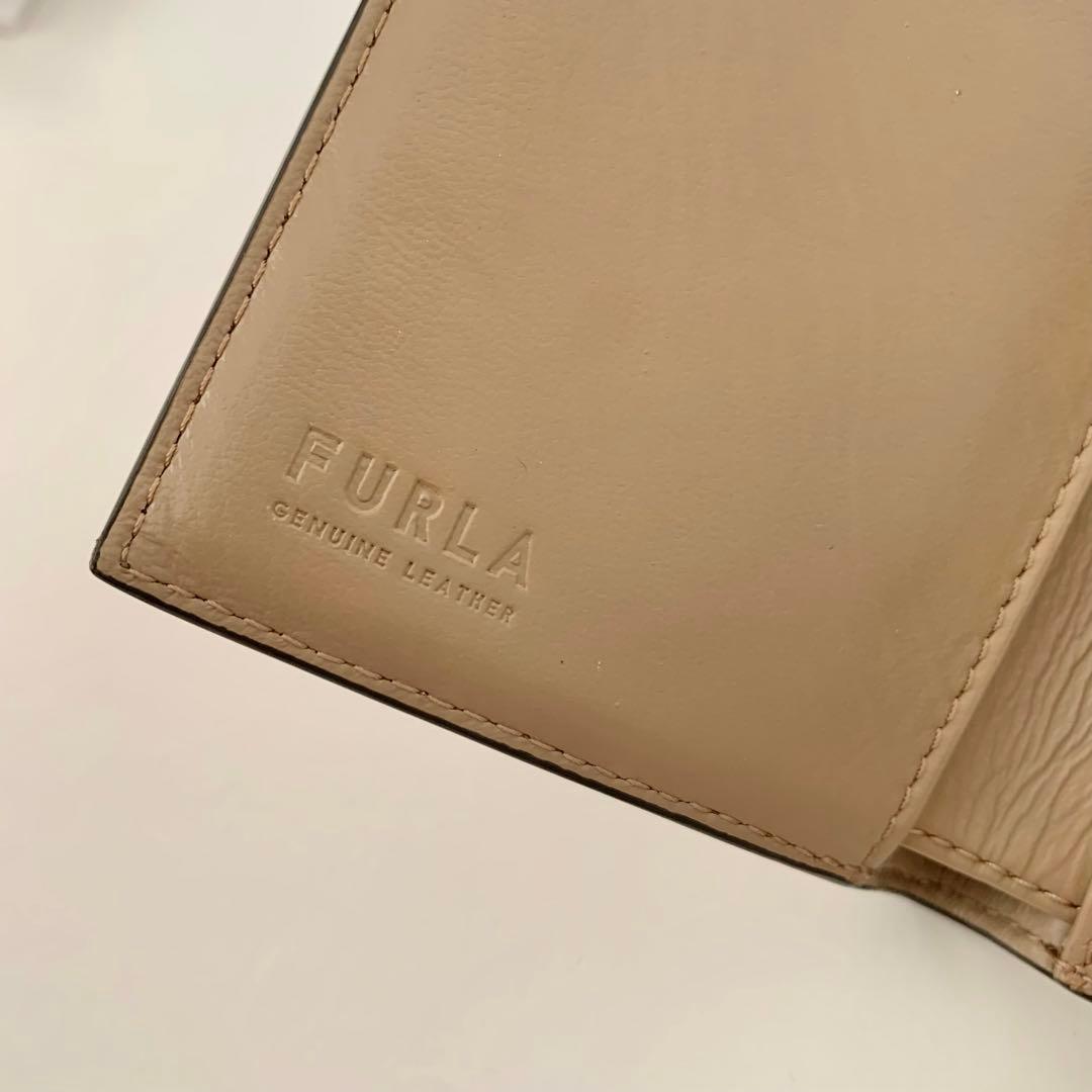 【FURLA】フルラ　三つ折り財布　プリムラ　コンパクトウォレット　アーチロゴ