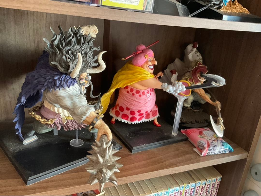 ワンピースフィギュアセット売り！　ショーケース付き