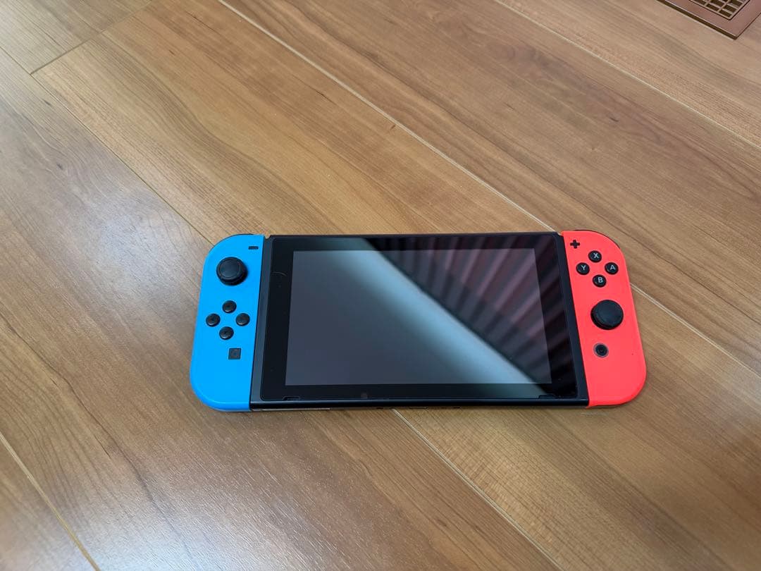 Nintendo Switch 画面傷なし 付属品完品 完動 2022年購入