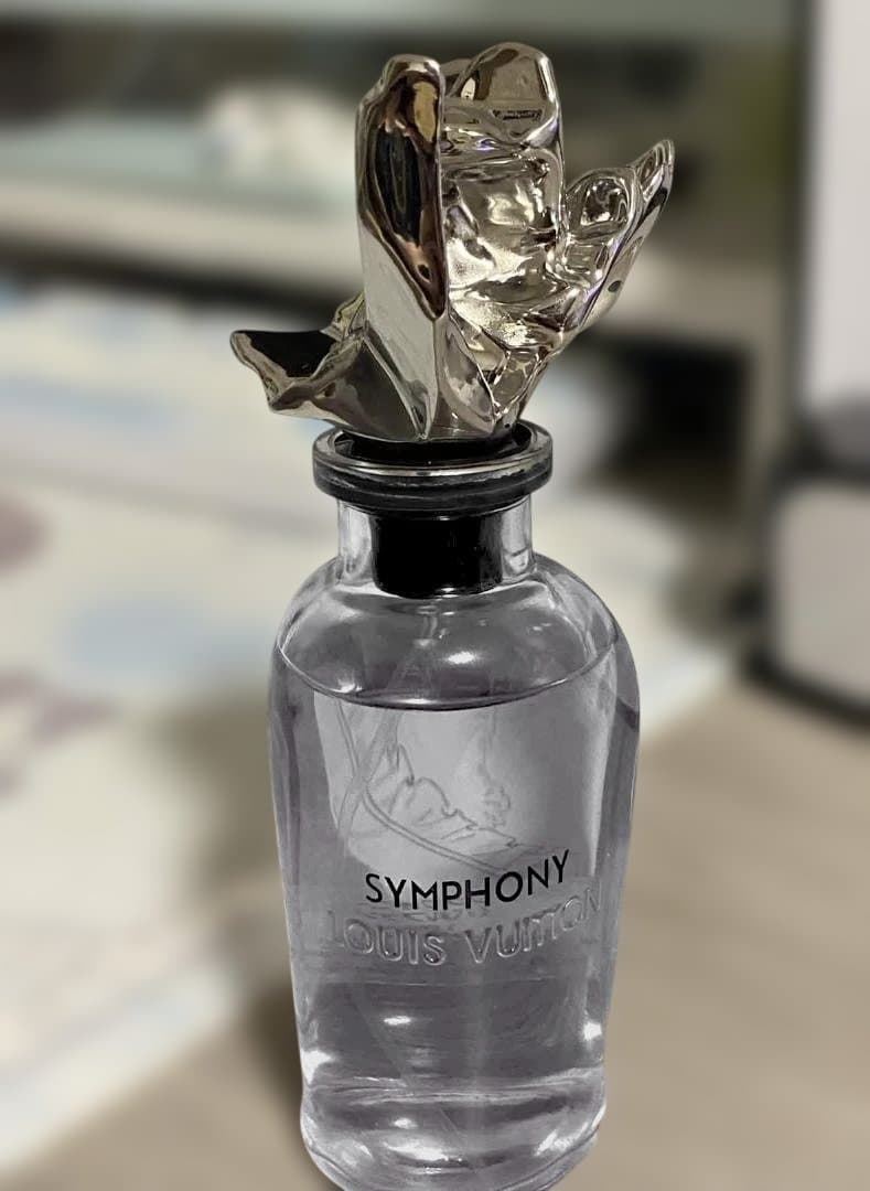 なか　Louis Vuitton Symphony 香水