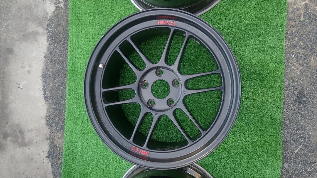 エンケイ RP-F1 18インチ 9J インセット35 PCD114.3