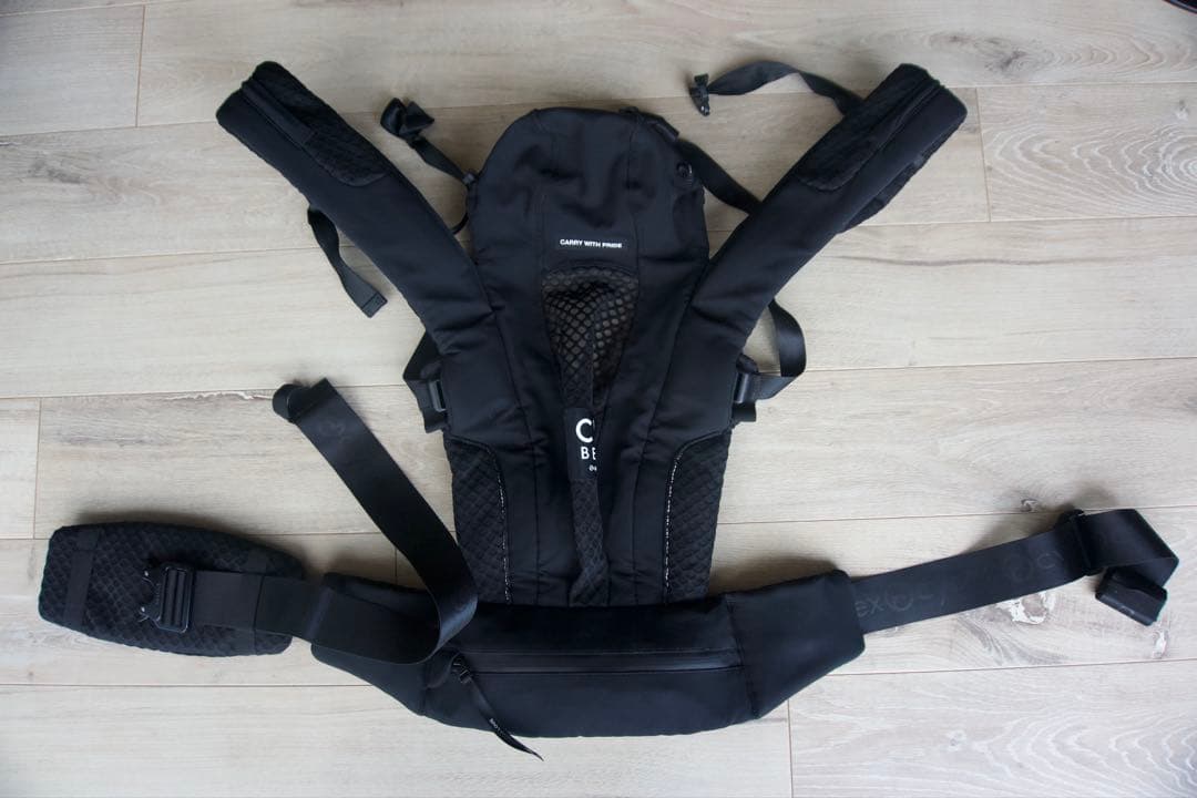 サイベックスコアキャリア　cybex 抱っこ紐　ブラック